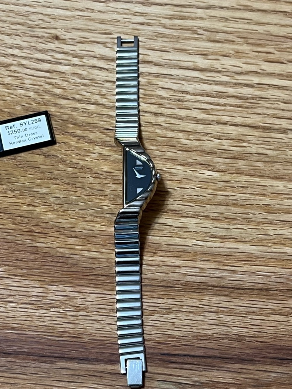 Vintage Seiko Silver Bracelet Watch with Black Dial - Picture 4 of 6